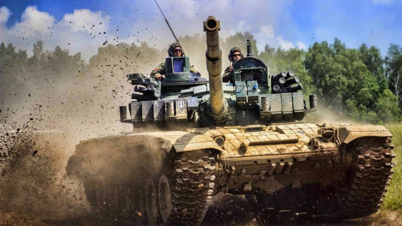 Více peněz na obranu? Stejně se to tu rozkrade, varuje Valeš. Šaradín si to představit dokáže