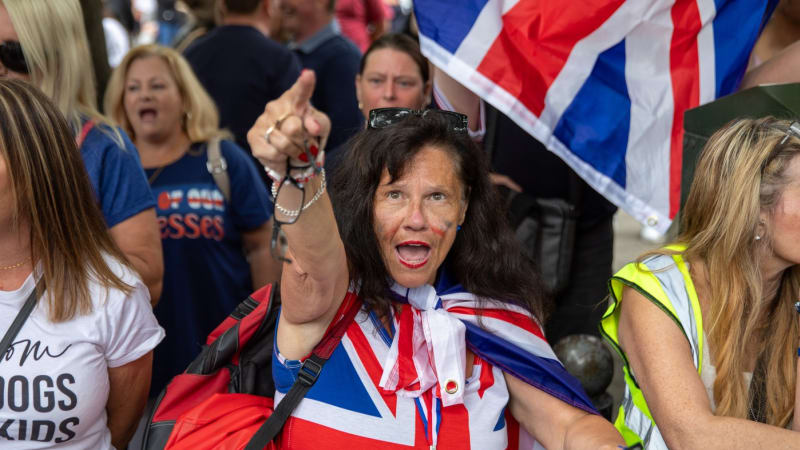 Britská policie měla tutlat, že 12letou dívku znásilnili migranti. Nelze zveřejnit vše, hájí se