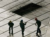 Kontrolní úřad se zaměřil na nelegální zaměstnance, stát přišel o desítky miliard