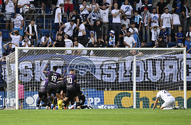 NEJ Z LIGY: Záplava červených i Tijaniho gólový návrat. A v Teplicích pálí Auta