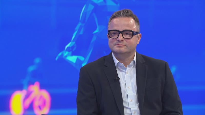 Špatné zprávy pro Motoristy? Klempíř je nespasí, míní Sochor. Popsal, jak si SOCDEM ublížila