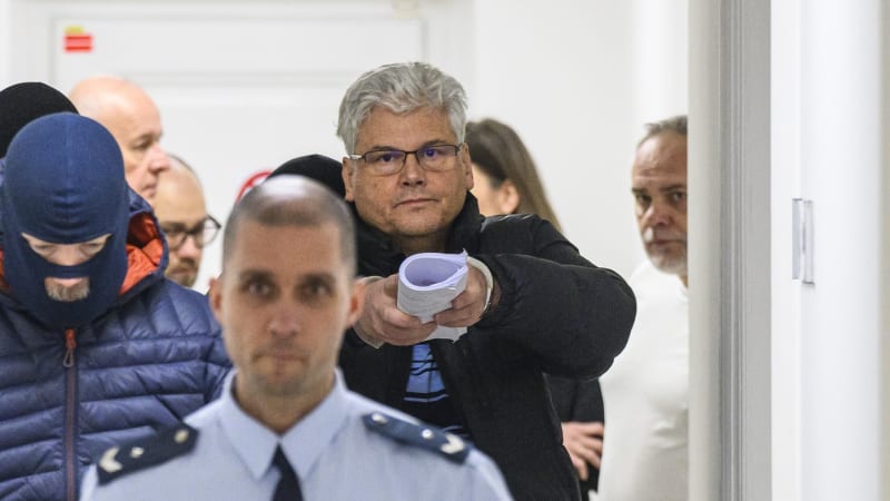 Ludvík a Budinský z kauzy Motol zůstávají ve vazbě. Soud jejich stížnosti zamítl