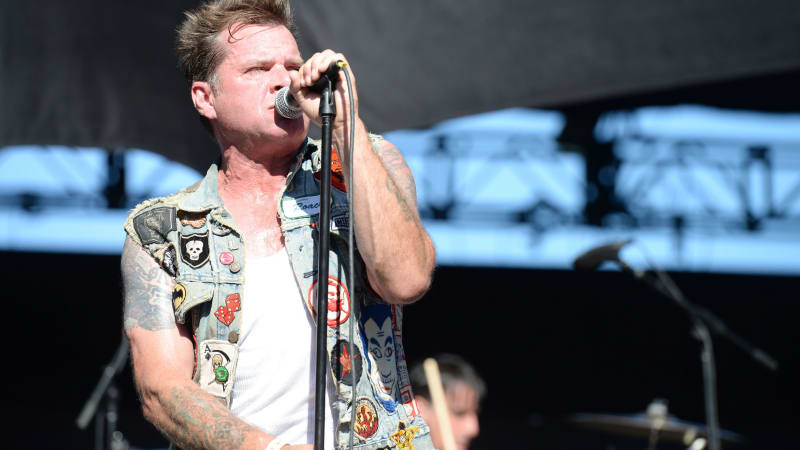 Zemřel frontman slavné kapely. Roach podlehl zákeřné nemoci jen dva týdny po svatbě