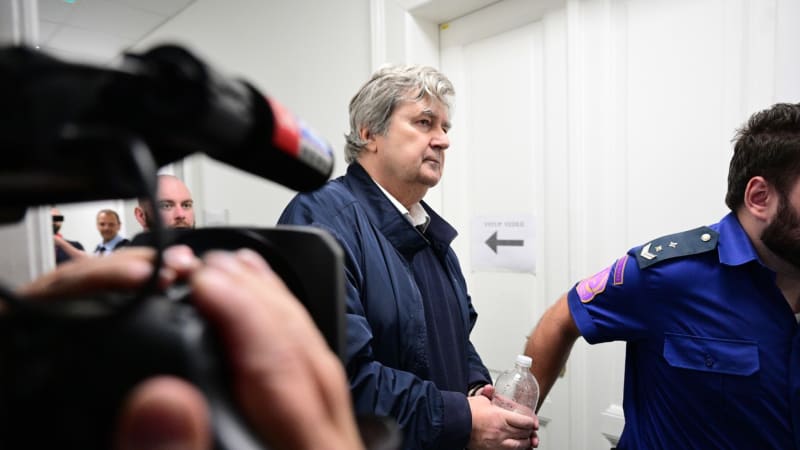 Jansta z kauzy Motol jde na svobodu na kauci. Ludvík a Budinský zůstanou ve vazbě