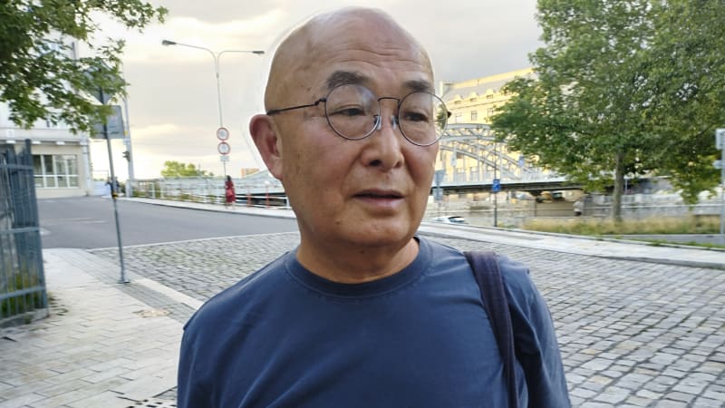 REPORTÁŽ: Na pryčně s odsouzenci k smrti aneb Svědectví čínského exulanta pro české publikum