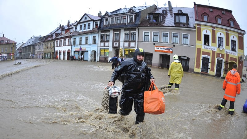 PŘEHLEDNĚ: Co dělat při blackoutu nebo evakuaci? Vláda radí, jak zvládnout první tři dny