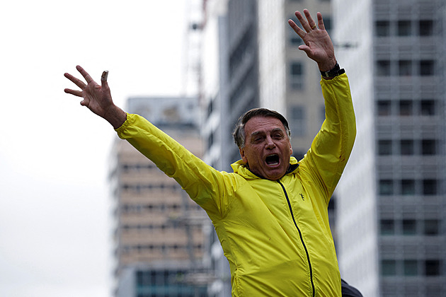 Bolsonara poslal brazilský nejvyšší soud do domácího vězení a sebral mu telefony