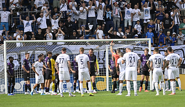 POHLED: Moment šílenství. A kdo Chorému uvěří, že poslední? Ani omluva to nezaručí