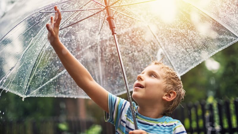 RADAR: Česko čekají intenzivní srážky a bouřky, blíží se však „tropický“ zlom. Jak bude u vás?