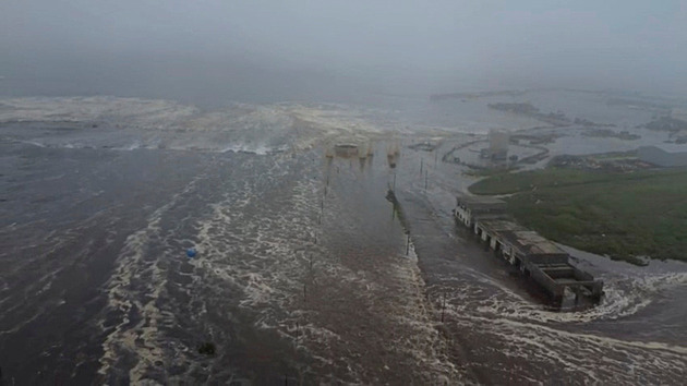 Zemětřesení základnu ruských jaderných ponorek poškodilo, ukazují satelitní snímky