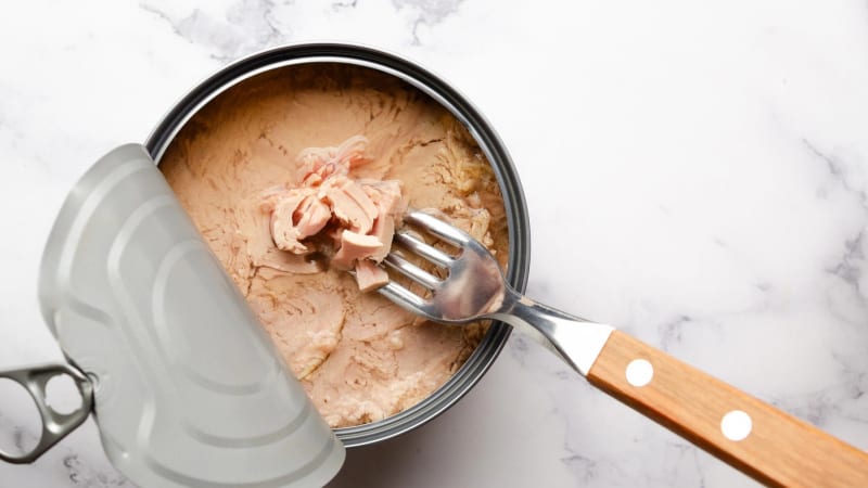 Pozor na nebezpečného tuňáka, řetězec v Česku ho stahuje z prodeje. Peníze vrací i bez účtenky