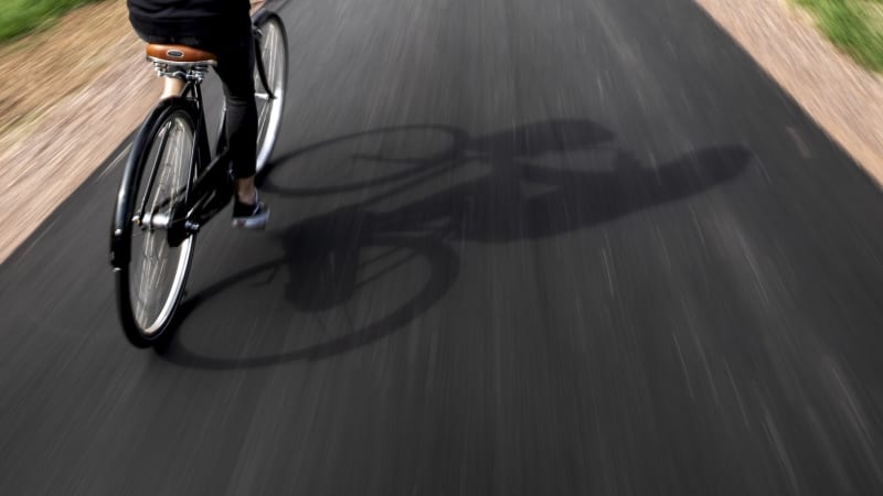 Smrt na silnici u Písku. V příkopu ležela mrtvá cyklistka, policie prosí svědky o pomoc