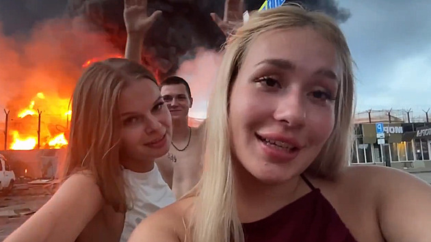 VIDEO: Ženy v Rusku se natáčely před hořícím ropným skladem. Trest je nemine