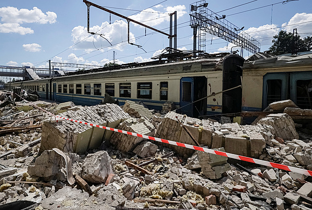 Nejhorší útok od začátku války, řekl starosta Lozova. Mezi zraněnými jsou i děti