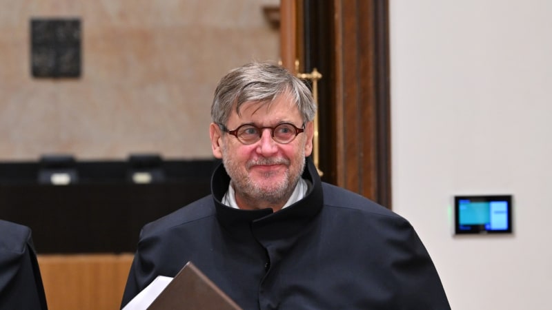 Uhlíř: Ministerstvo bitcoiny nemělo přijímat. Kdo je obdarován, není svobodný