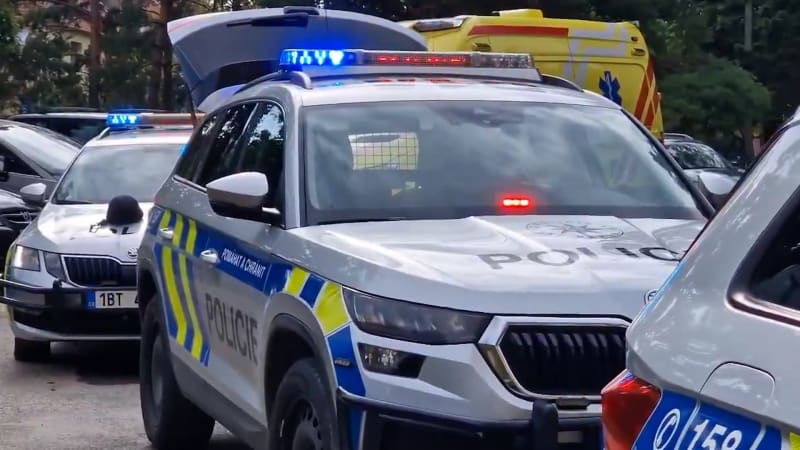 Muž hrozil skokem z budovy policie v Liberci, naštvala ho pokuta. Zasahovali hasiči i vyjednavač