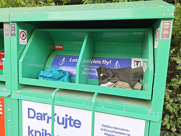 Zavaleni textilem. Lidé ho vyhazují desítky tun, čtvrtina jde na recyklaci