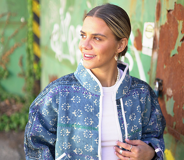 Z krajského úřadu k šití oblečení v Indii. Natrefili jsme na úžasné látky, líčí Češka