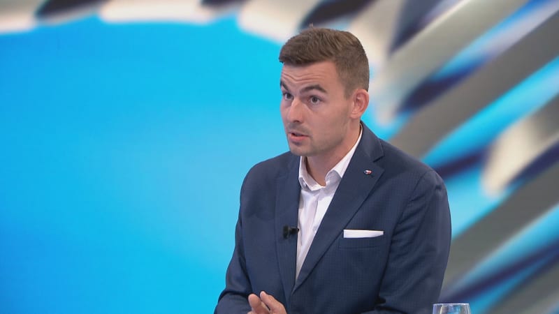 Obávám se tanků z Bruselu, tvrdí šéf Svobodných. Evropskou unii přirovnal k Sovětskému svazu