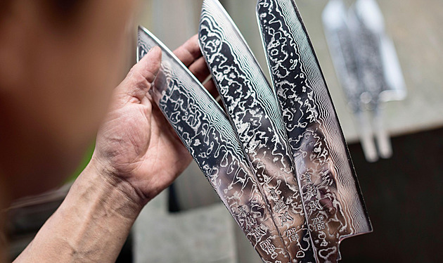 Od návrhu po mistrovské dílo. K dokonalému noži vedou desítky kroků