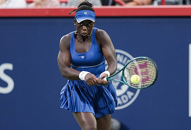 Nová tenisová senzace řádí. Výprasky od sestry pomohly Mbokové mezi elitu