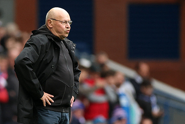 Koubek po Rangers vyčítal hráčům ostych a nákopy. Panošovi poločas stačil, řekl