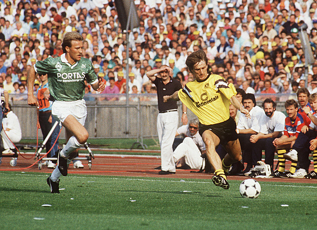 Zemřel německý mistr světa. I když nehrál, má dres Maradony a proslavil se nególem