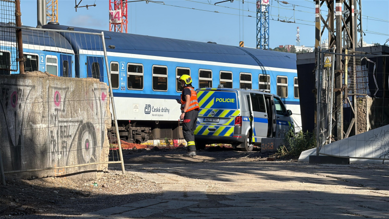 Neštěstí na železnici: Rychlík na Smíchově srazil člověka, ten zemřel. Trať je již v provozu