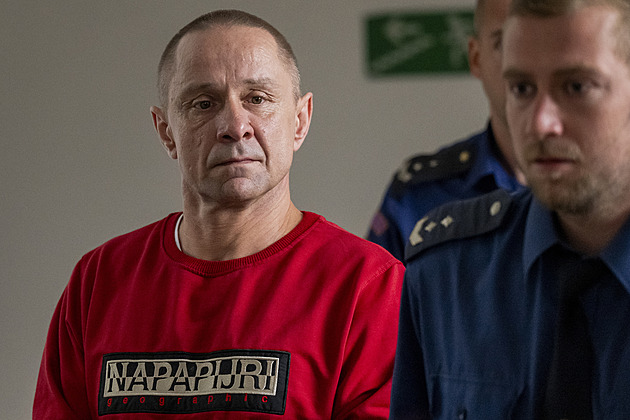 Podle obžaloby chtěl upálit lidi v bytě, soud muže potrestal jen za vydírání