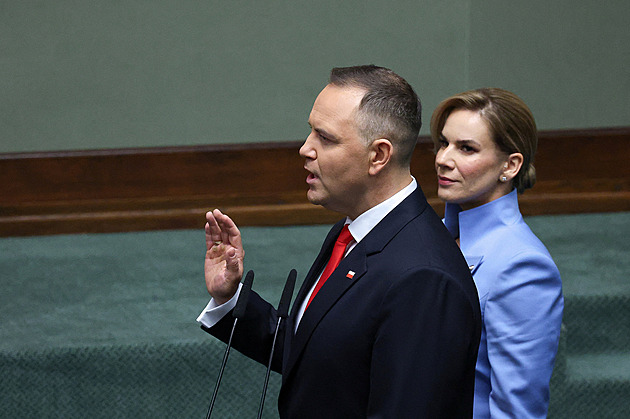 Polsko má nového prezidenta. Nawrocki složil přísahu, po deseti letech střídá Dudu