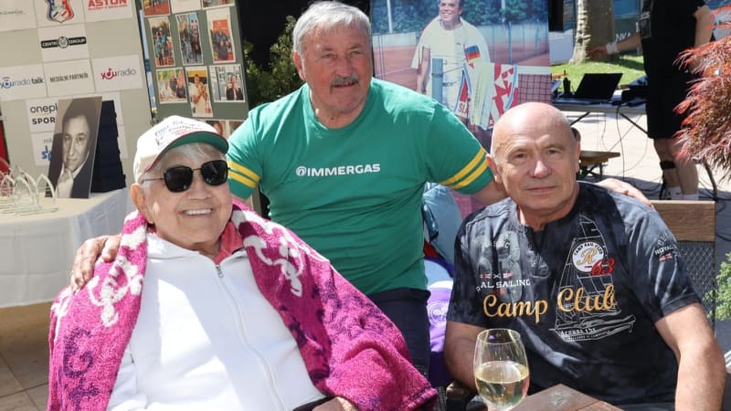 Blízký Krampolův přítel: Před smrtí ho navštívil indický léčitel. Hercův syn na pohřeb nedorazí