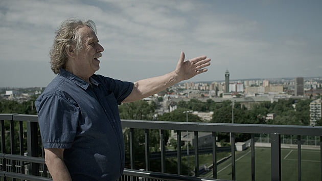 Blbá pověst se s člověkem táhne. Dokument o Nohavicovi láká novou ukázkou