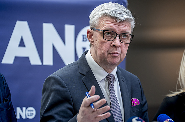 ANO sahá k 35 procentům, Pirátům se Zelenými rostou preference