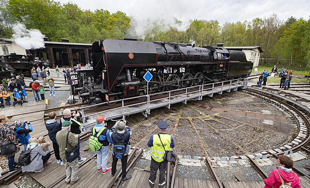 Dráhy se zbavují historických strojů. Vytvoří pro ně fond