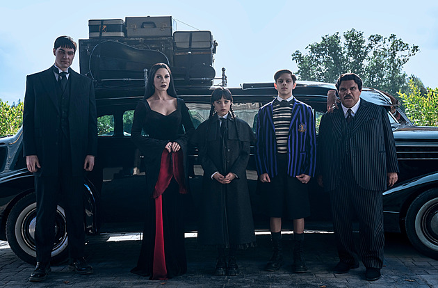 PRVNÍ DOJMY: Wednesday je zpět s celou rodinou. Druhá řada je ambicióznější a děsivější