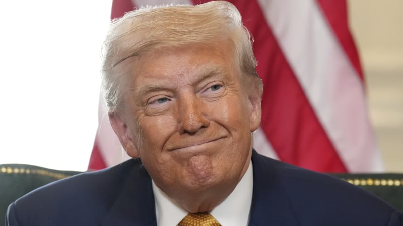 Trump ostře proti Moskvě: Uvalil dodatečné clo na Indii kvůli tomu, že kupuje ruskou ropu