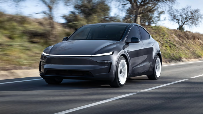 Tesla reaguje na konkurenční boj na trhu s elektromobily. Na podzim přijede nový levný Ypsilon