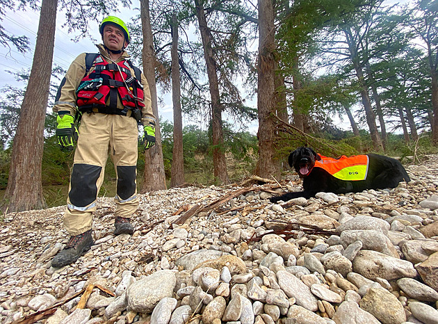 Vedro, sutiny i chřestýši. Český hasič popisuje, jak v Texasu hledali mrtvé