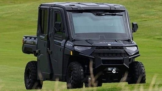 Autozápisník: Trump má pancéřovaný Golf Force One a úprk šéfů od aut pokračuje