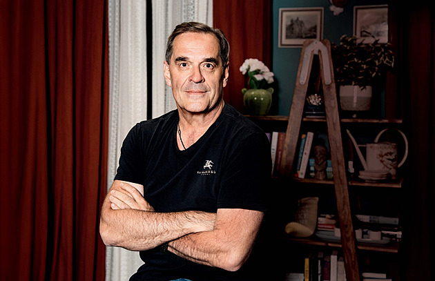 Kráčet ulicí už spolu nebudeme. Miroslav Etzler o bratrovi, útěcích, pití i stáří duše