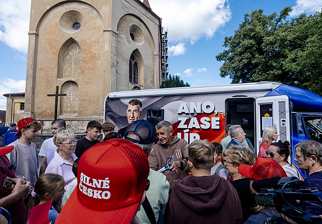 Máme plán na prvních sto dnů vlády, řekl Babiš voličům. Špiclují nás, tvrdil