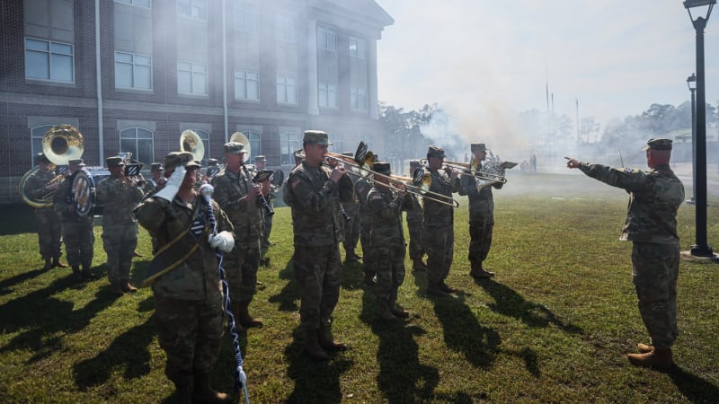 Aktivní střelec řádil na vojenské základně v USA: Pět vojáků bylo zraněno. Útočník byl zadržen
