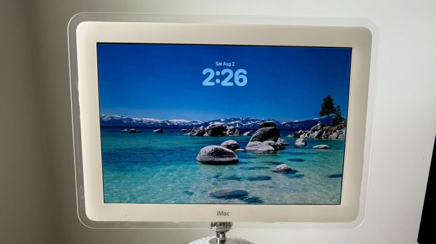 Průhledný Liquid Glass na stařičkém iMacu G4? Výsledek vypadá úchvatně