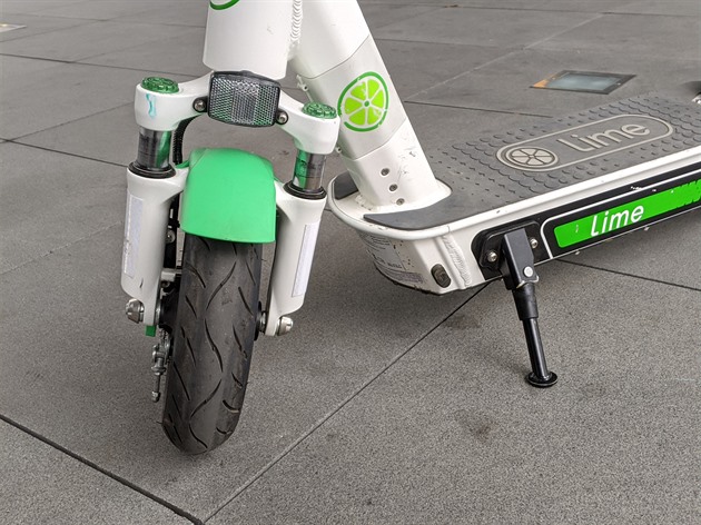 Brno ruší parkovací místa pro sdílené koloběžky, chce je vyhnat z centra