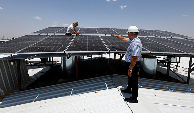 Iráčané vzali řešení blackoutů do vlastních rukou. Nakupují solární panely