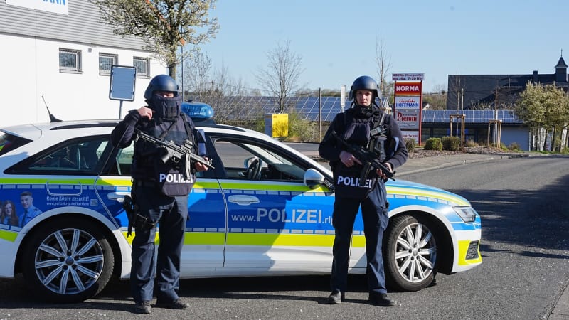 Policie zadržela teroristy z „Říšských občanů“. V Německu plánovali státní převrat