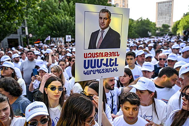 Záhadný soupeř fotbalové Sparty. Bohatý šéf Araratu-Armenie sedí ve vězení