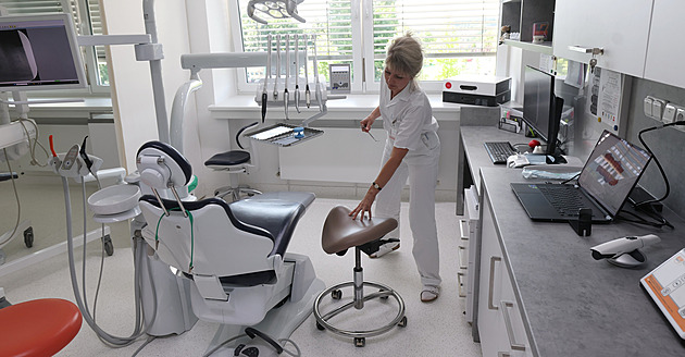 Budoucí zubaři mají v Ostravě špičkové zázemí, ambulance přijme tisíc pacientů