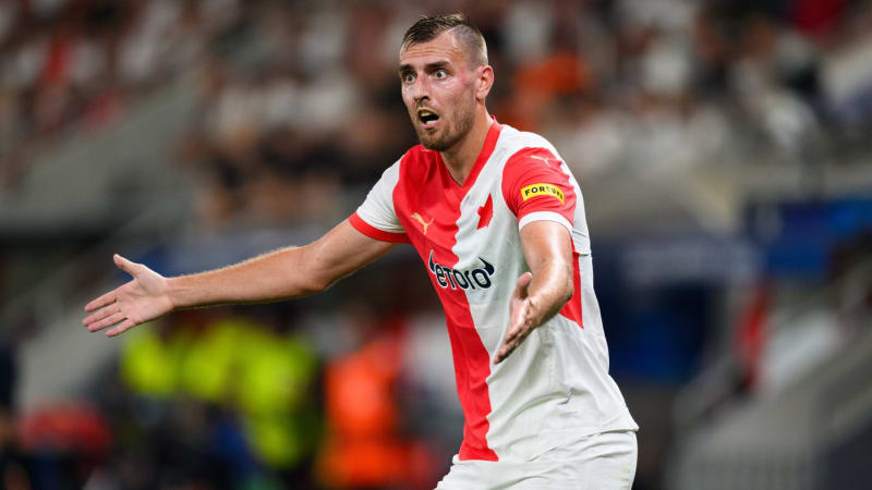 Chorý obdržel trest za úder pěstí do rozkroku brankáře Heči. Fanouškům Slavie se ulevilo