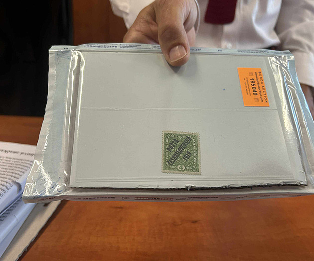 Pře o známku za miliony. Neukradl ji, ale koupil, tvrdí rodina sběratele Pytlíčka